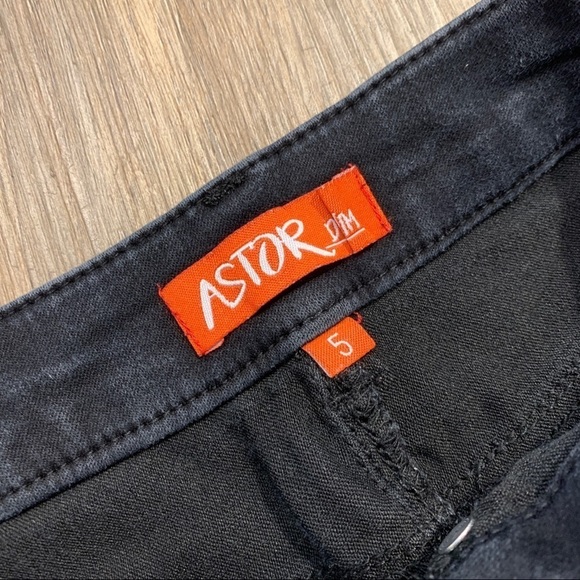 ASTOR Basic Black Skinny Jeans - Picture 3 of 5